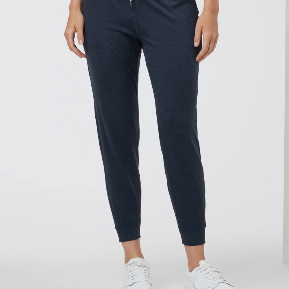 Vuori Women's Navy Jogger Pants